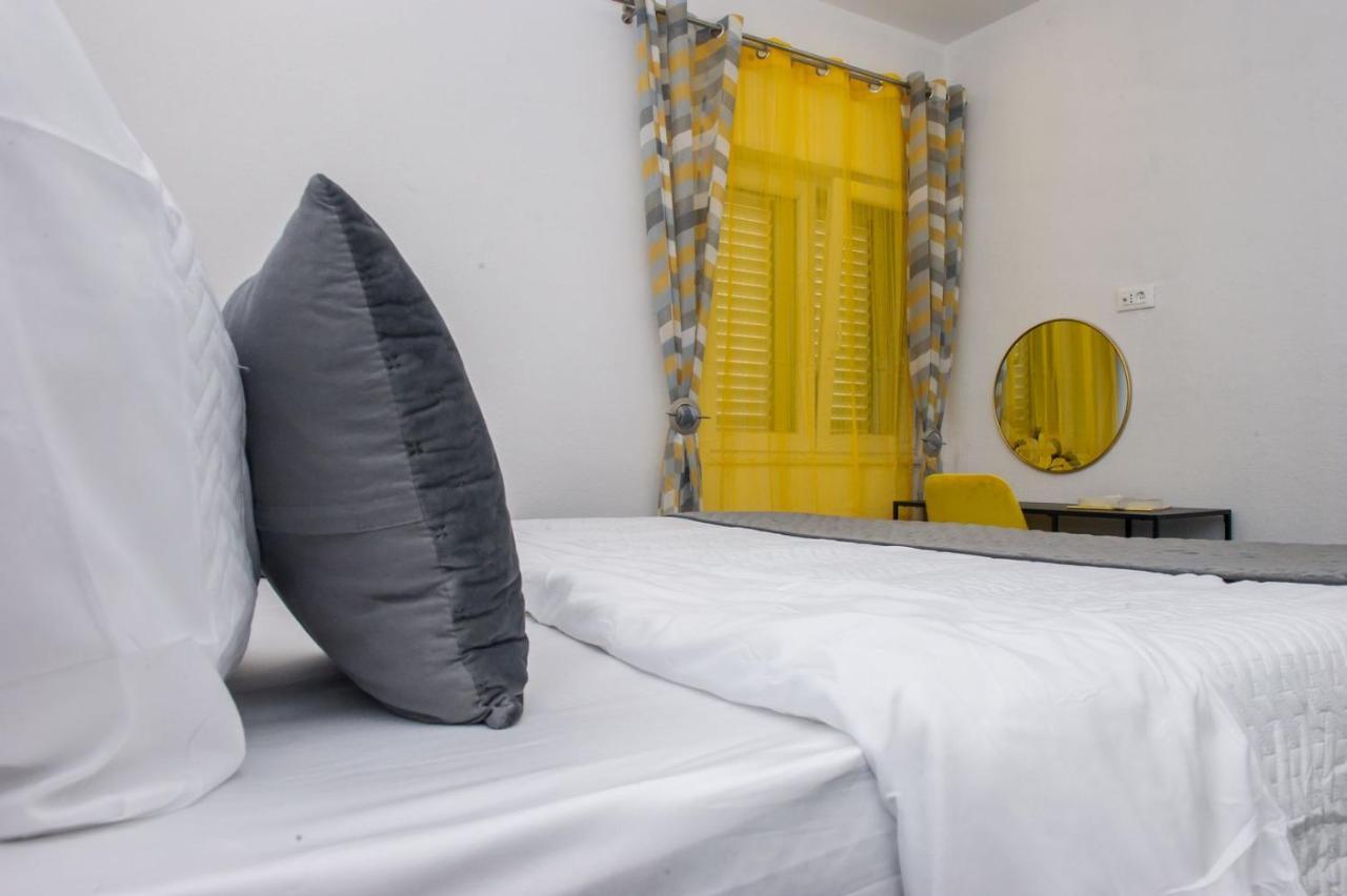 Apartment Lux Elba Kaštela Esterno foto