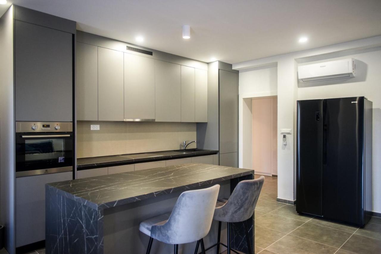 Apartment Lux Elba Kaštela Esterno foto