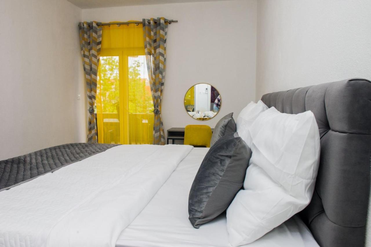 Apartment Lux Elba Kaštela Esterno foto