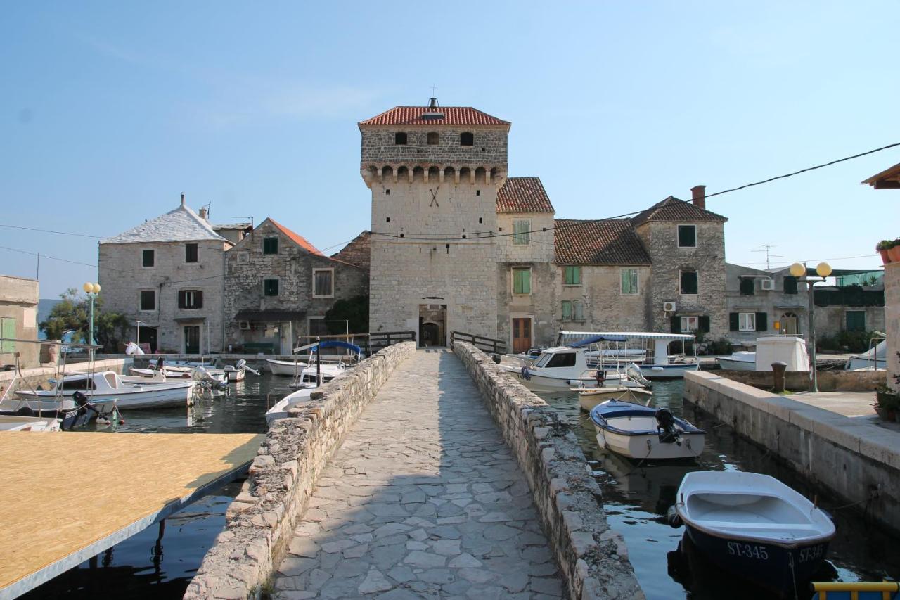 Apartment Lux Elba Kaštela Esterno foto