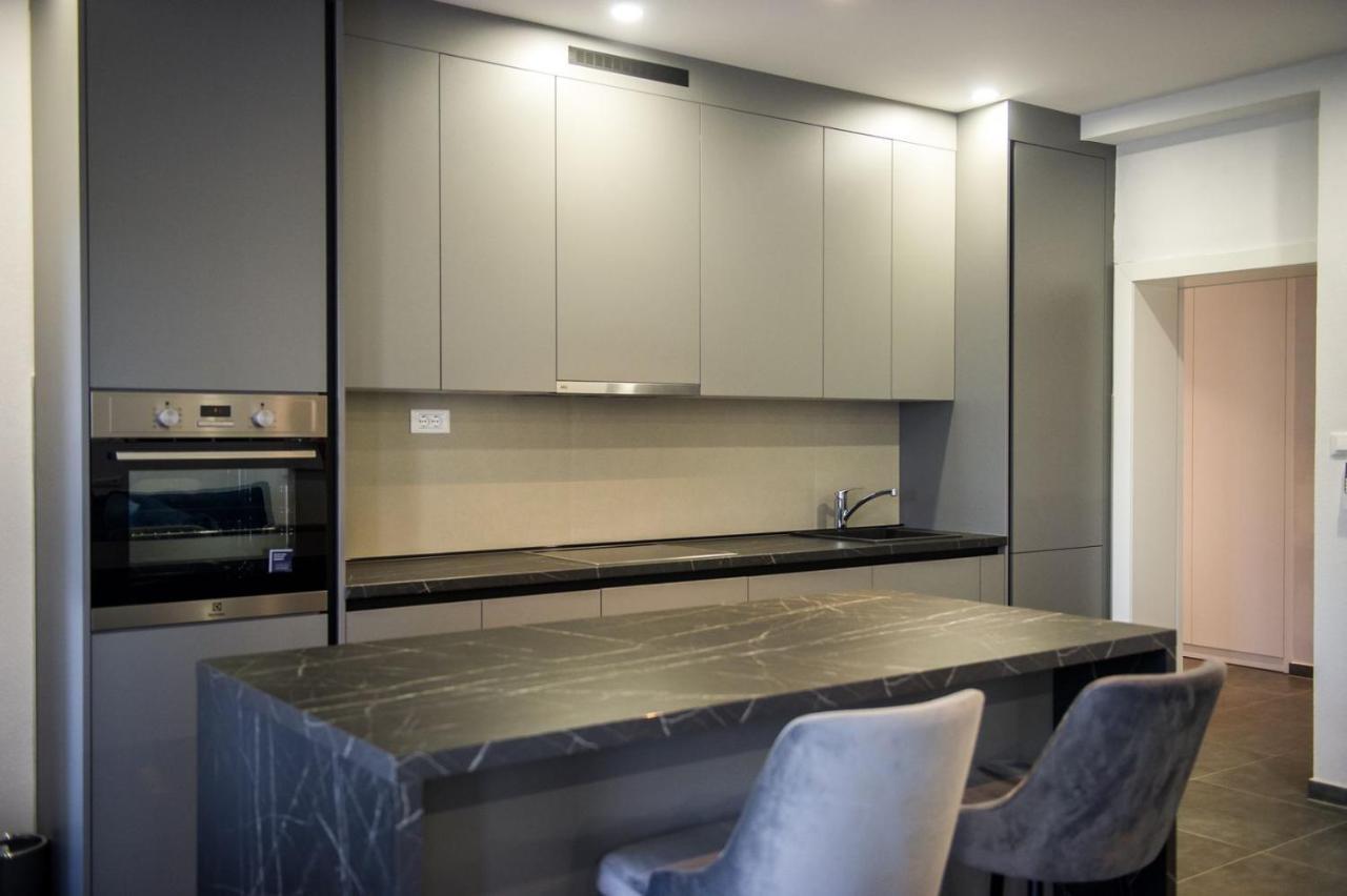 Apartment Lux Elba Kaštela Esterno foto