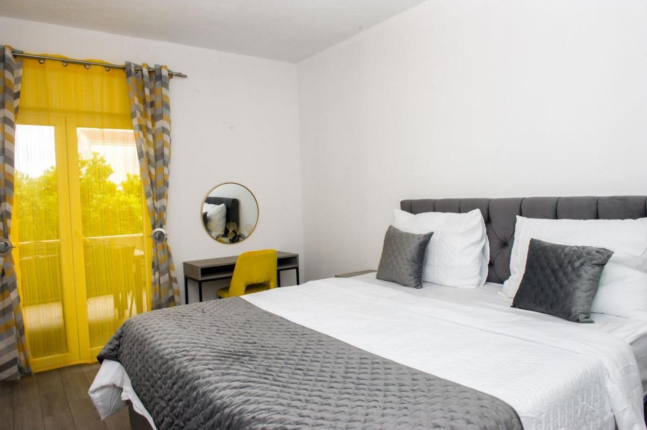 Apartment Lux Elba Kaštela Esterno foto