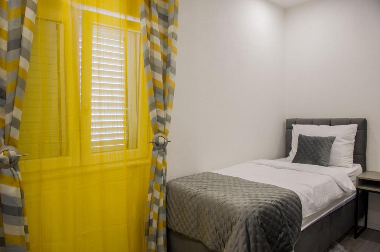Apartment Lux Elba Kaštela Esterno foto