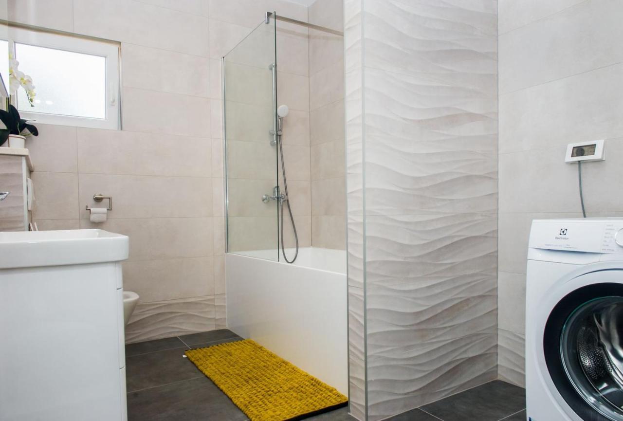 Apartment Lux Elba Kaštela Esterno foto