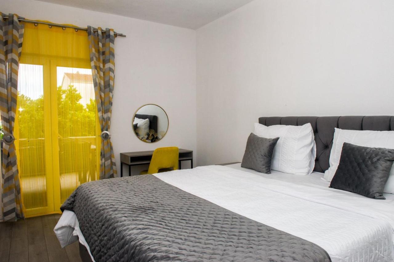 Apartment Lux Elba Kaštela Esterno foto